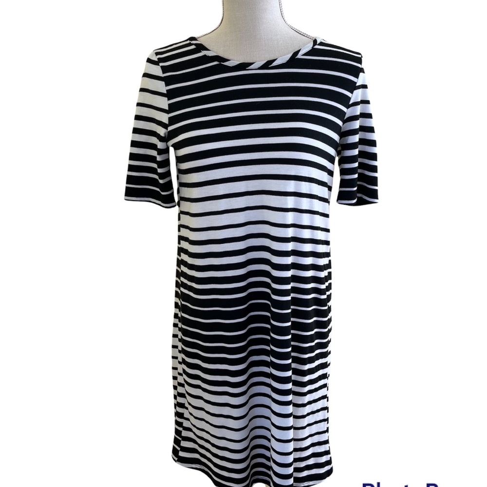 Everly Black and White Stripe Short Sleeve Knit Dress with Back Detail XS